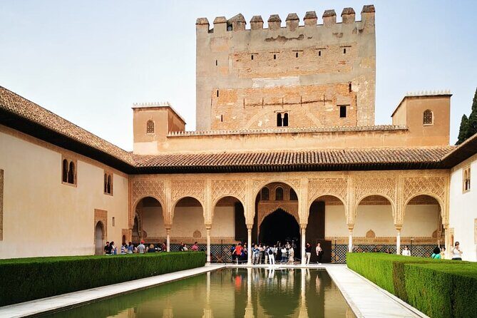 Alhambra Private Tour with Tickets to the Nasrid Palaces - Key points to know before you go
