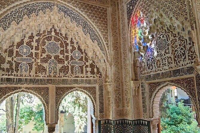 Alhambra Private Tour with Tickets to the Nasrid Palaces - What you get in a 3-hour private Alhambra visit with Nasrid Palaces tickets