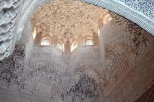Alhambra private tour (without tickets) total/group Max 15 people - What the guide teaches: Nasrid life, symbols, and change over time