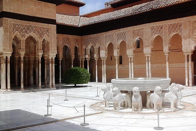 Alhambra private walking tour - A 2.5-hour Alhambra route that keeps the meaning intact
