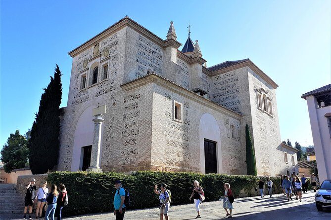 Alhambra private walking tour - Stop 1: The Alhambra entry and the big-picture setup