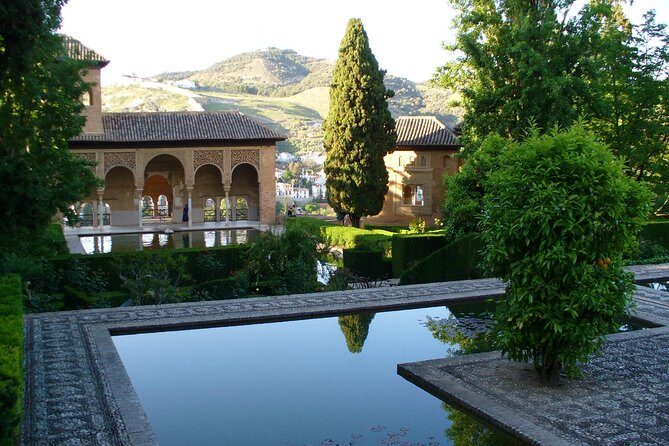 Alhambra Skip-the-Line Guided Tour - Generalife Gardens: The Water, the Quiet, and Why It Works