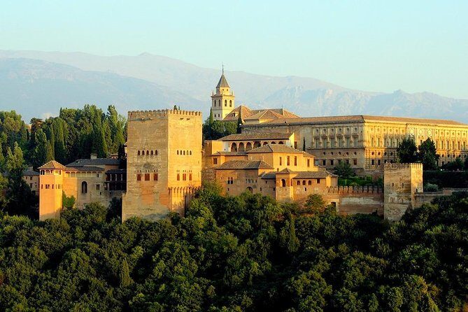 Alhambra Skip-the-Line Guided Tour - Meeting at Paseo del Generalife: What Your First Steps Look Like