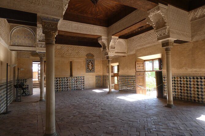 Alhambra Skip the Line Premium Guided Tour - Palacio El Partal: short stop, big architectural meaning