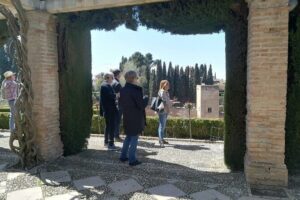 Alhambra Skip-the-line Private Tour including Nasrid Palaces - The meeting point and the real-world logistics you should expect