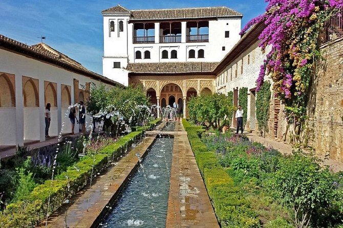 Alhambra: Skip-the-Line to Nasrid Palaces & Generalife - Guide quality: why it can vary