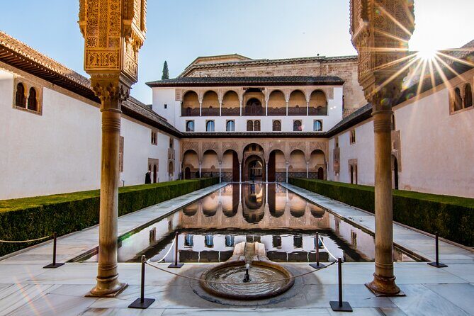 Alhambra Tour and Nazaries Palaces with Hammam Massage Experience - Palace of Charles V and Generalife: contrast is the point