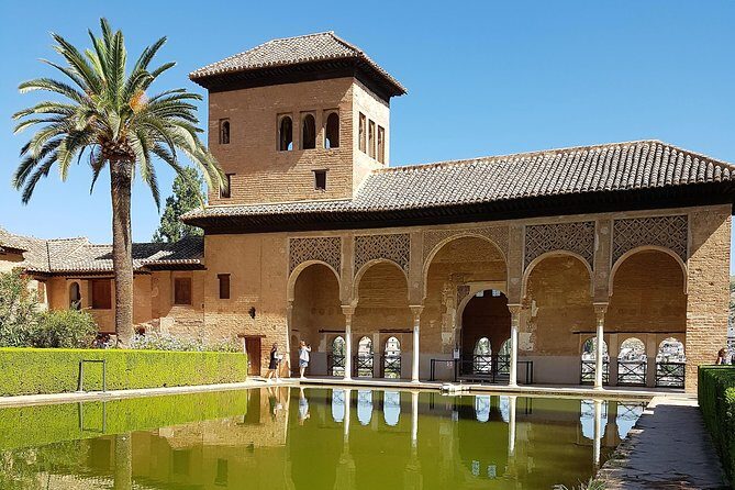 Alhambra Tour :Generalife Gardens ,Palaces and towers.Skiptheline - The Nasrid Palaces Ticket Gap (Plan This Early)