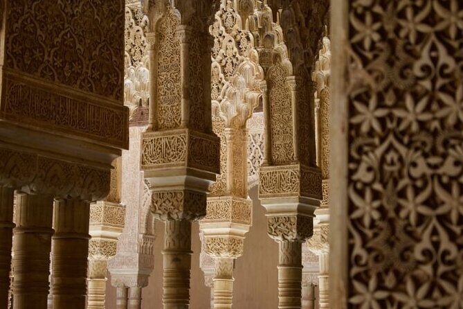 Alhambra: tour with Nasrid Palaces. Admission not included - Calle Real de la Alhambra: covered public space and Christian modifications