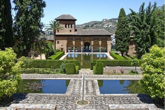 Alhambra: tour with Nasrid Palaces. Admission not included - Who this tour fits best (and who should skip it)