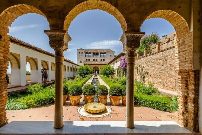 Alhambra: tour with Nasrid Palaces. Admission not included - Nasrid Palaces circuit: Comares, Mexuar, Lions, and the Partal area