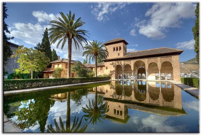 Alhambra Visit with Private Official Guide in Granada - Why the Alhambra feels easier with a private official guide