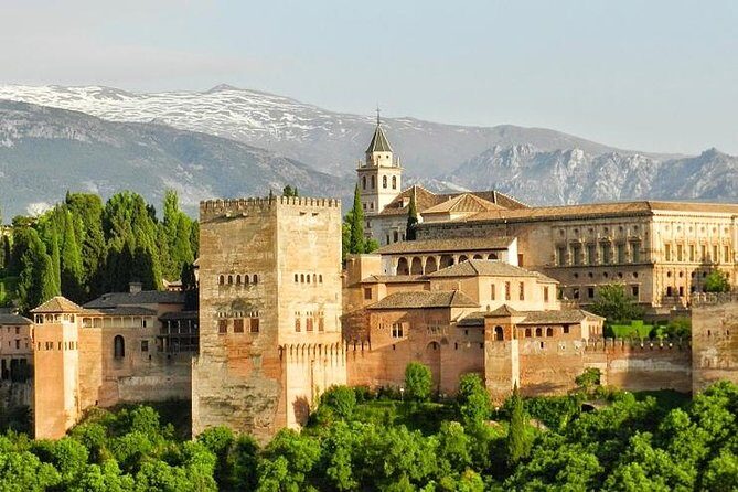 Alhambra Visit with Private Official Guide in Granada - Meeting at the Parador de Granada and getting moving quickly