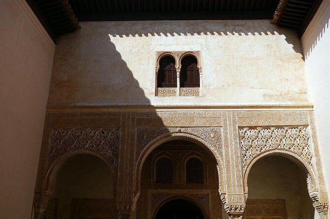 Alhambra&Generalife, Albaicín & Sacromonte Private Tour - Stop 5: El Bañuelo — Ancient Arab Baths in the Albaicín