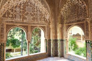 Exclusive Private Alhambra Tour with a Historian - Starting at Polinario Café Bar: less stress, more time inside