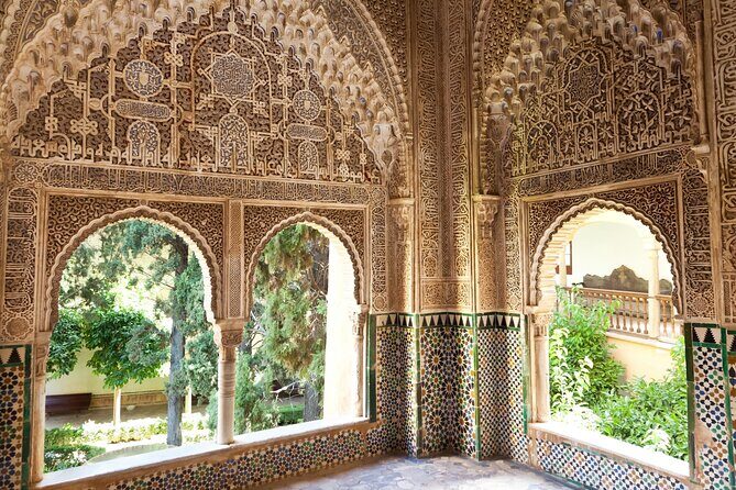 Exclusive Private Alhambra Tour with a Historian - Starting at Polinario Café Bar: less stress, more time inside