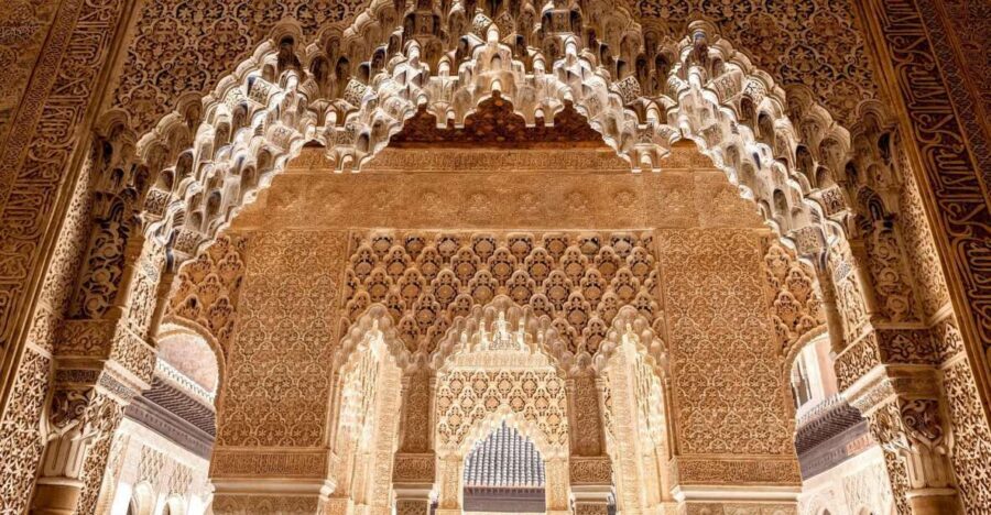 Fast-Track Alhambra & Nasrid Palaces Guided Tour - Generalife Gardens: the leisure palace where water tells the story