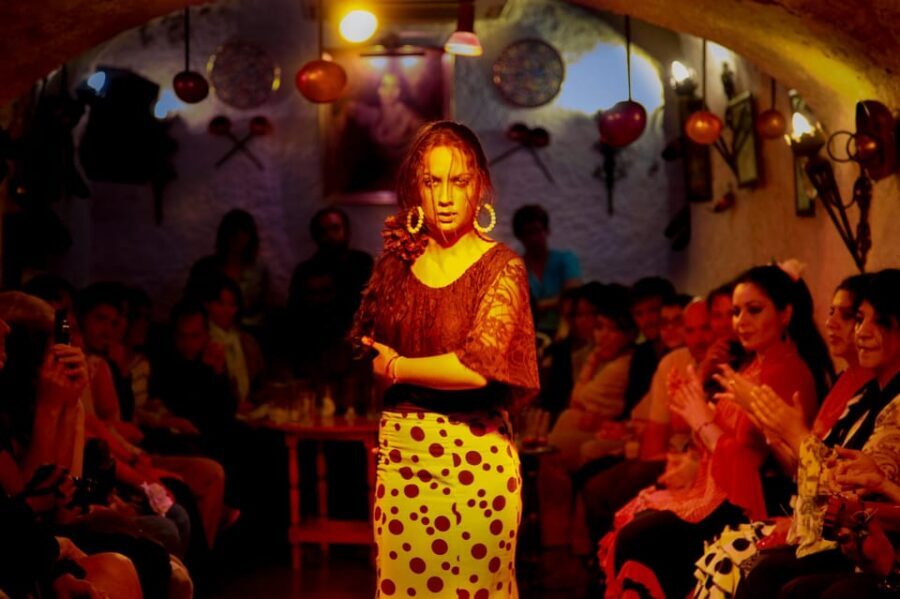 Flamenco Show: Zambra in Cuevas del Sacromonte - Finding the meeting point and settling in before the show