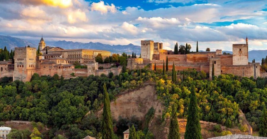 From Costa del Sol: Granada, Alhambra + Nasrid Palaces Tour - Patio de los Leones: the moment most people photograph