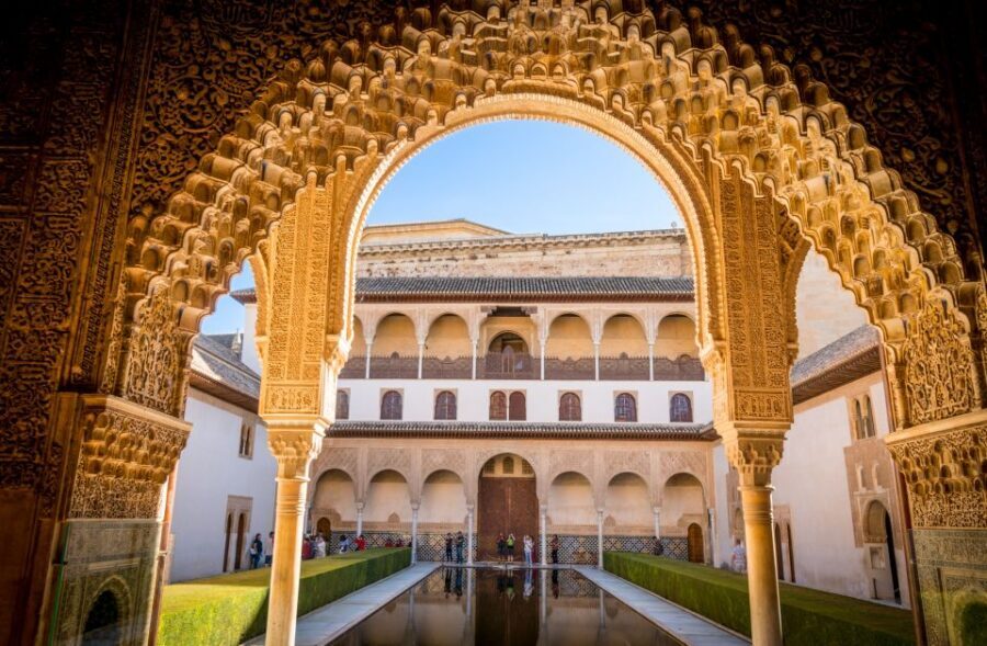 From Costa del Sol: Granada, Alhambra + Nasrid Palaces Tour - Meals, budget, and how the $153 price adds up