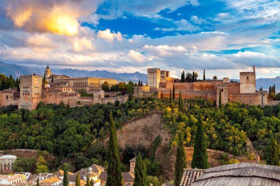 From Costa del Sol: Granada, Alhambra + Nasrid Palaces Tour - Granada free time: how to use your 2 hours well