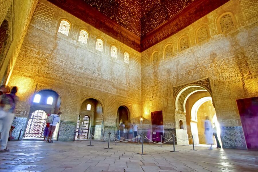From Costa del Sol or Malaga: Granada and Alhambra Tour - Inside the Alhambra: what you actually cover on a guided 3-hour visit