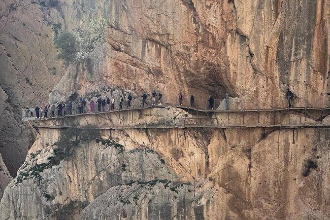 From Granada: Caminito del Rey Tour with Private transportation - Entering Gaitanes Gorge: Walkways, Water, and That 100-Meter Feel
