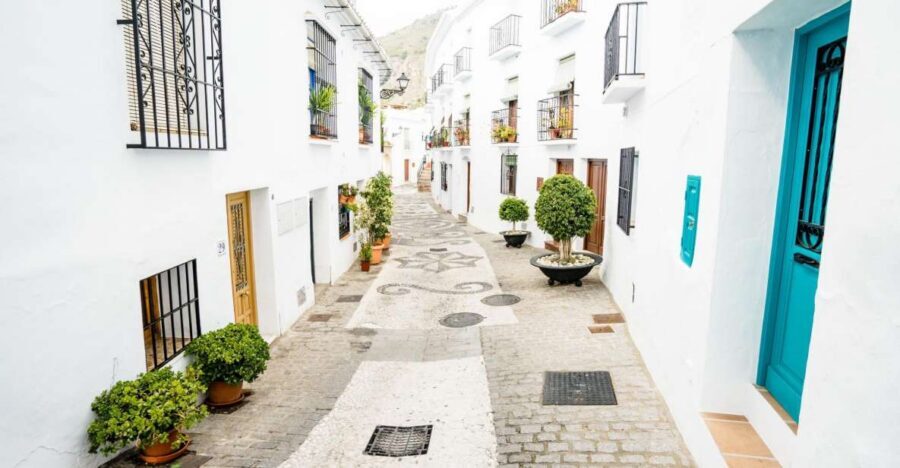 From Granada: Skip-the-Line Nerja Cave and Frigiliana - Viewpoint stops on the way: the bonus you’ll actually use