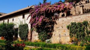 From Málaga: Sunset Alhambra Tour with Tickets - Meet your guide and get “small-group” benefits right away