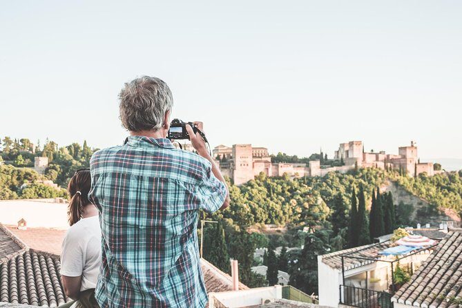 Golden Hour in Granada: Sunset Walking Tour with Play Granada - Where You Start: Carrera del Darro to the Hill Neighborhoods
