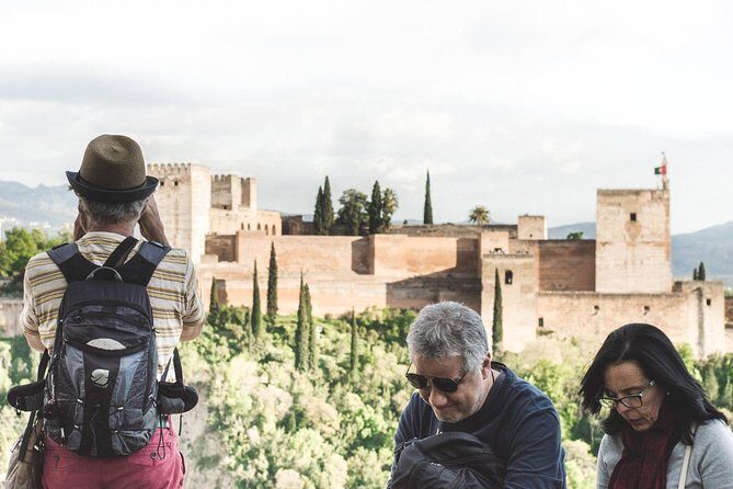 Golden Hour in Granada: Sunset Walking Tour with Play Granada - Sacromonte (Stop 6): The Neighborhood With Cave Culture