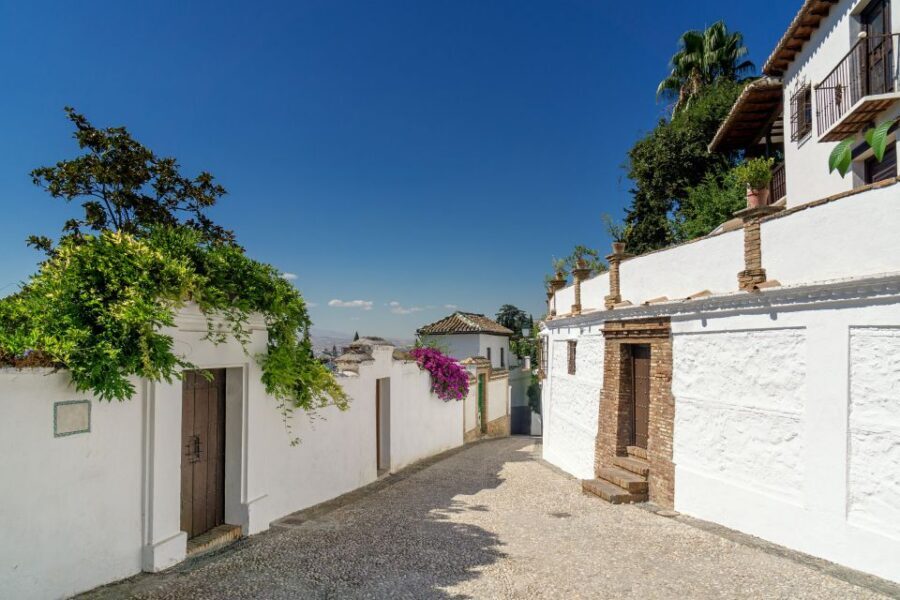 Granada: 2hour Tour of The Albaicín & Sacromonte Premium - Sacromonte: A Different Granada Mood in 45 Minutes