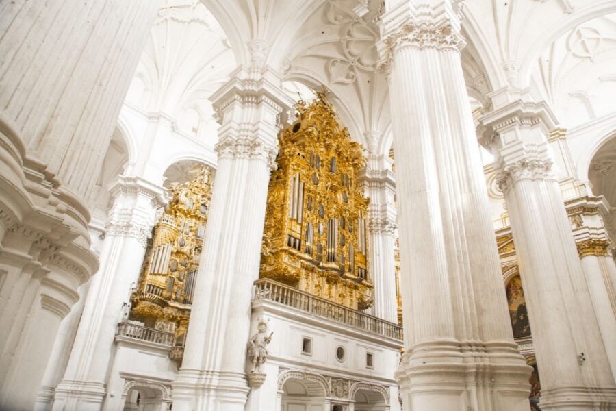 Granada: 3-Hour Cathedral and Royal Chapel Tour - Meeting at Plaza Bib Rambla with an orange-umbrella guide