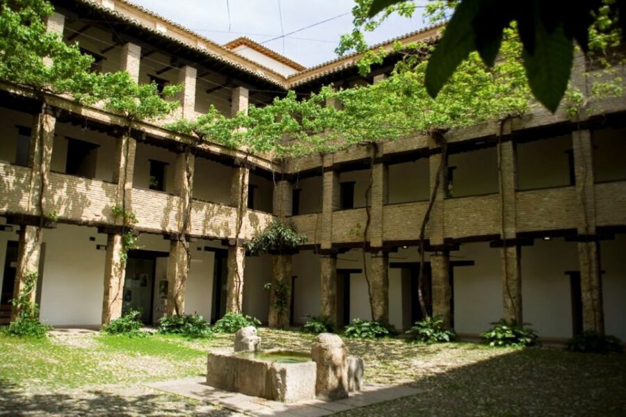 Granada Albaicín: 2.5-Hour Tapas & Drinks Walking Tour - Key Things I’d Book This For