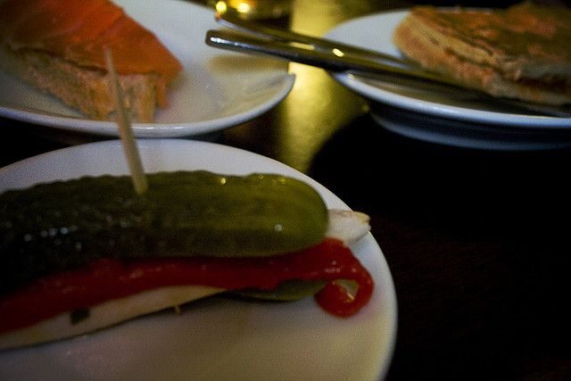 Granada Albaicín: 2.5-Hour Tapas & Drinks Walking Tour - Bars, Nightlife Energy, and Why the Starting Pace Matters