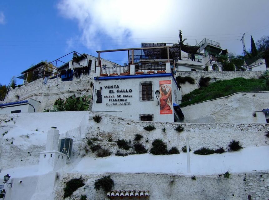 Granada: Albaicín and Sacromonte 2.5-Hour Walking Tour - Inside the Cave Neighborhood: What You Learn Beyond the Caves