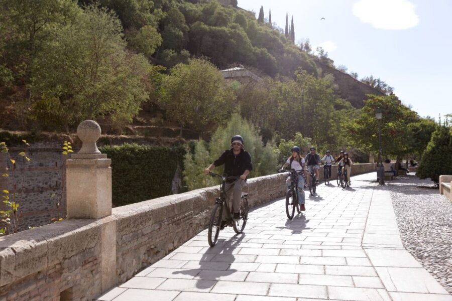 Granada: Albaicin and Sacromonte E-Bike Tour - Albaicín: Moorish Streets, Carmen Gardens, and Real Hill Energy