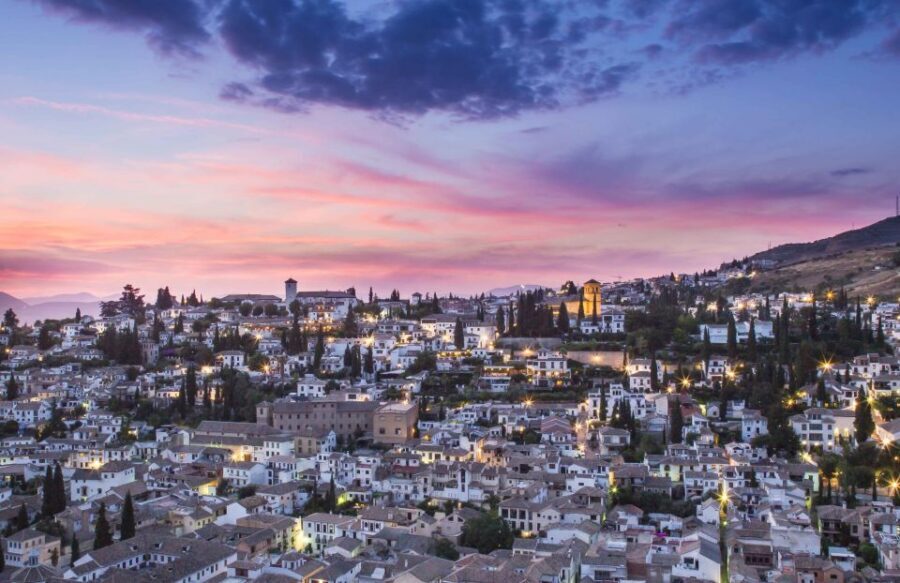 Granada: Albaicin and Sacromonte Evening Walking Tour - Where you meet and how the first 10 minutes set the tone
