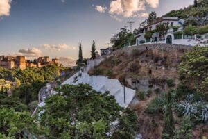 Granada: Albaicin and Sacromonte Evening Walking Tour - La Calderería: the old-quarter mood begins immediately