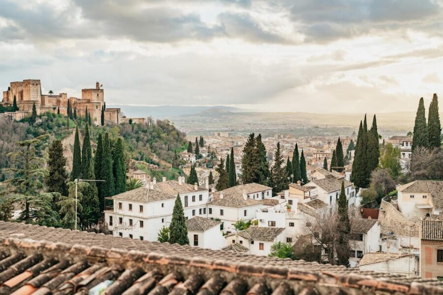 Granada: Albaicín and Sacromonte Guided Sunset Walking Tour - El Bañuelo and the Mezquita Mayor: small stops, big context