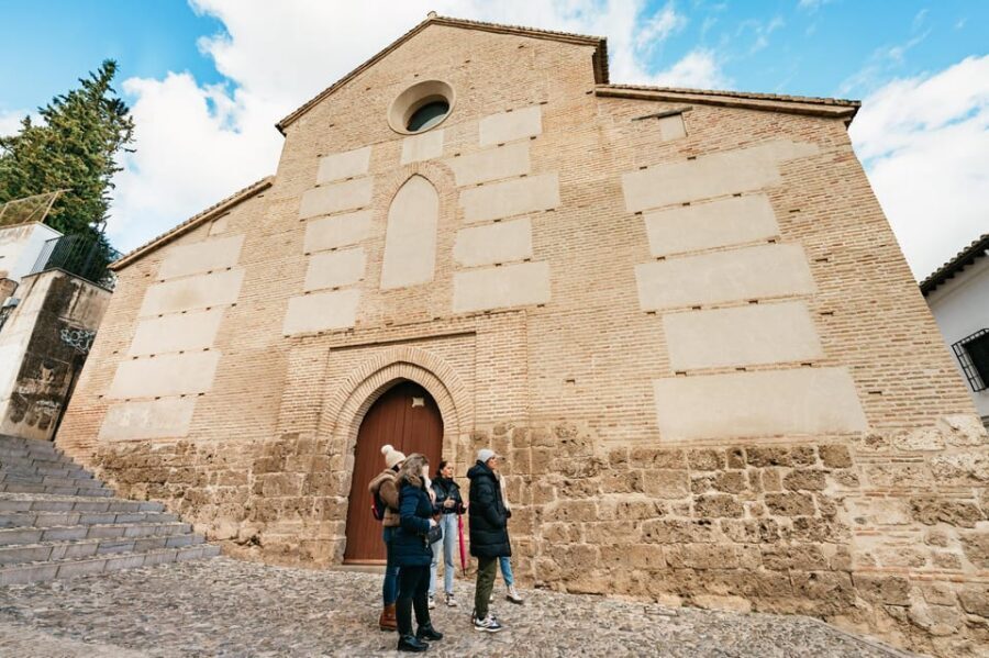 Granada: Albaicín and Sacromonte Guided Sunset Walking Tour - San Nicolás viewpoint: your planned sunset break for the Alhambra glow