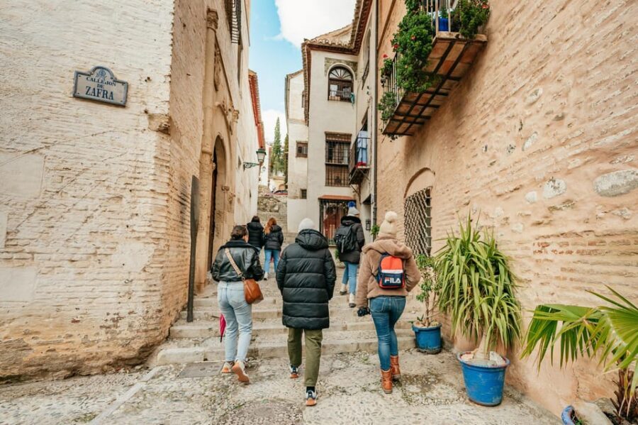 Granada: Albaicín and Sacromonte Guided Sunset Walking Tour - Should you book this Granada Albaicín and Sacromonte sunset tour?