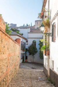 Granada: Albaicín and Sacromonte Guided Walking Tour - Who should book this walking tour