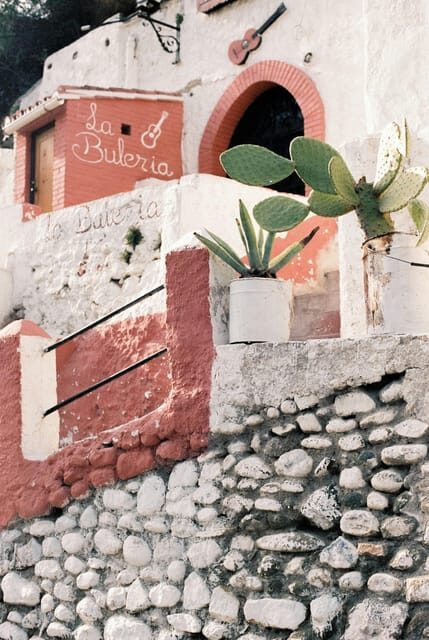 Granada: Albaicín and Sacromonte Sunset Tour & Flamenco Show - Why this 3-hour sunset combo works in Granada
