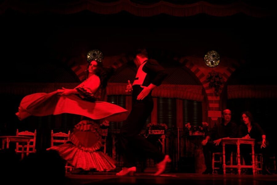 Granada: Albaicín and Sacromonte Sunset Tour & Flamenco Show - The quick sunset photo stop: 5 minutes to catch the light