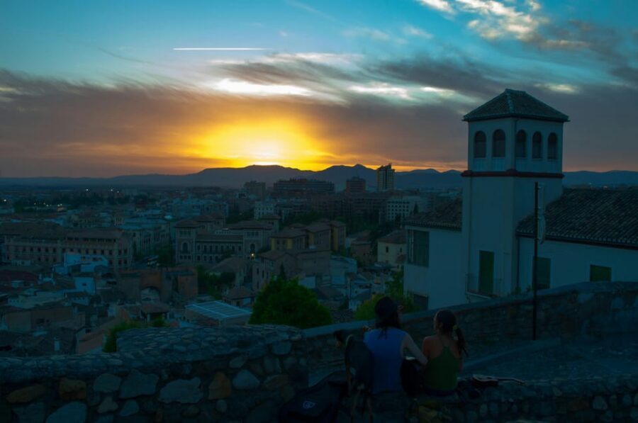 Granada: Albaicín and Sacromonte Sunset Tour & Flamenco Show - Who should book this tour, and who should skip it