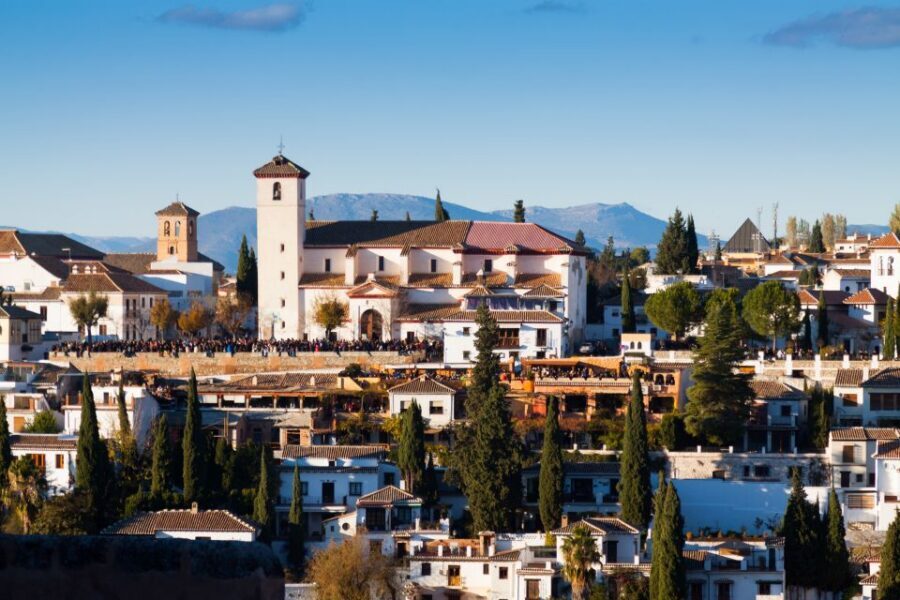 Granada: Albaicín and Sacromonte Walking Tour - Plaza Nueva and the first lanes: getting the Albaicín feel in minutes