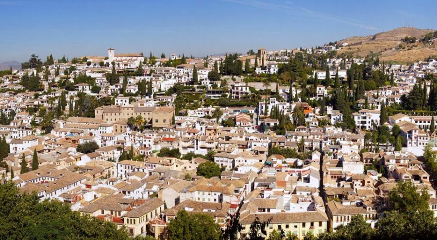 Granada: Albaicín and Sacromonte Walking Tour - From Puerta de las Pesas to Plaza Larga: walking through old defenses