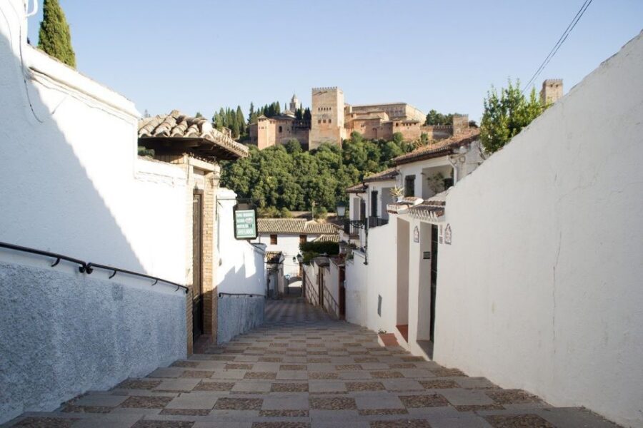 Granada: Albaicín, Sacromonte & Museum of Caves Walking Tour - First stop: Plaza Nueva, then up toward Sacromonte
