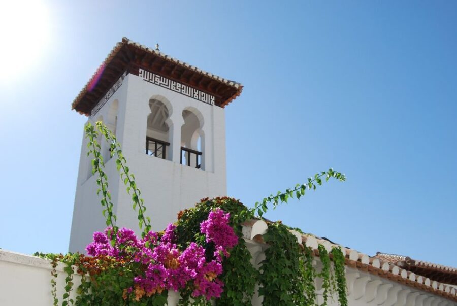 Granada: Albaicín, Sacromonte & Museum of Caves Walking Tour - A short walk through Sacromonte’s caves and viewpoints